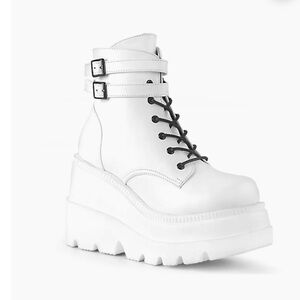 Demonia SHAKER-52 platform boots NWOT